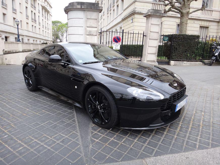 Aston Martin V12 VANTAGE