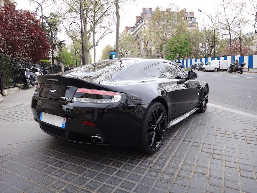 Aston Martin V12 VANTAGE