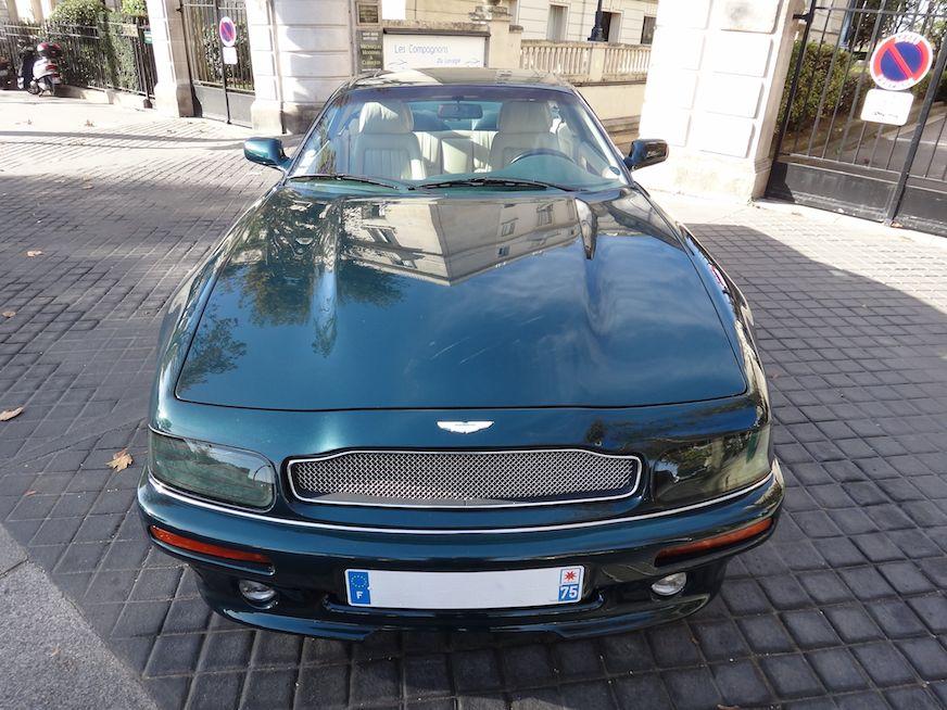 Aston Martin V8 COUPE